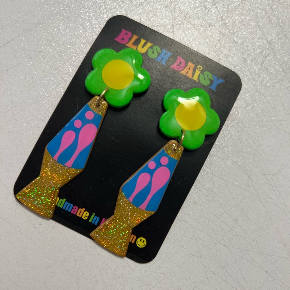Pastel Blush Daisy Earrings NWT
